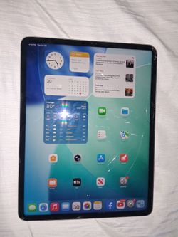 some scratches on the backApple iPad Pro 12.9 6th Gen 128gb