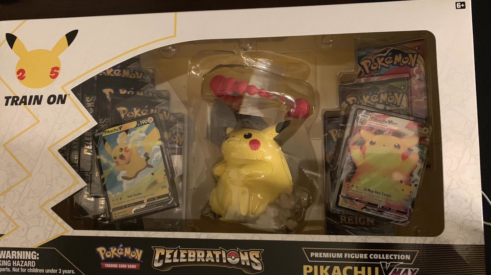 Pokemon Celebrations: Pikachu Figure Collection