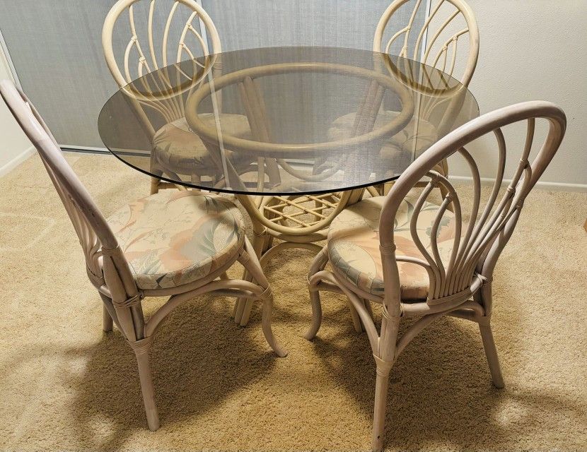 Dining Rooms Table And 4 Chairs Pick Up At West Hemet