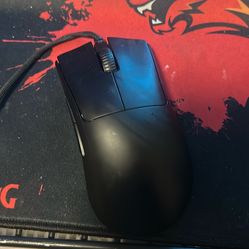Razer DeathAdder V3 Wired Gaming Mouse: 59g Lightweight Ergonomic - 30K DPI Optical Sensor - Gen-3 Optical Switches - 8K Polling - 8 Programmable Cont