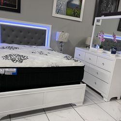 Beautiful Bedroom Set ‼️ Only $999‼️