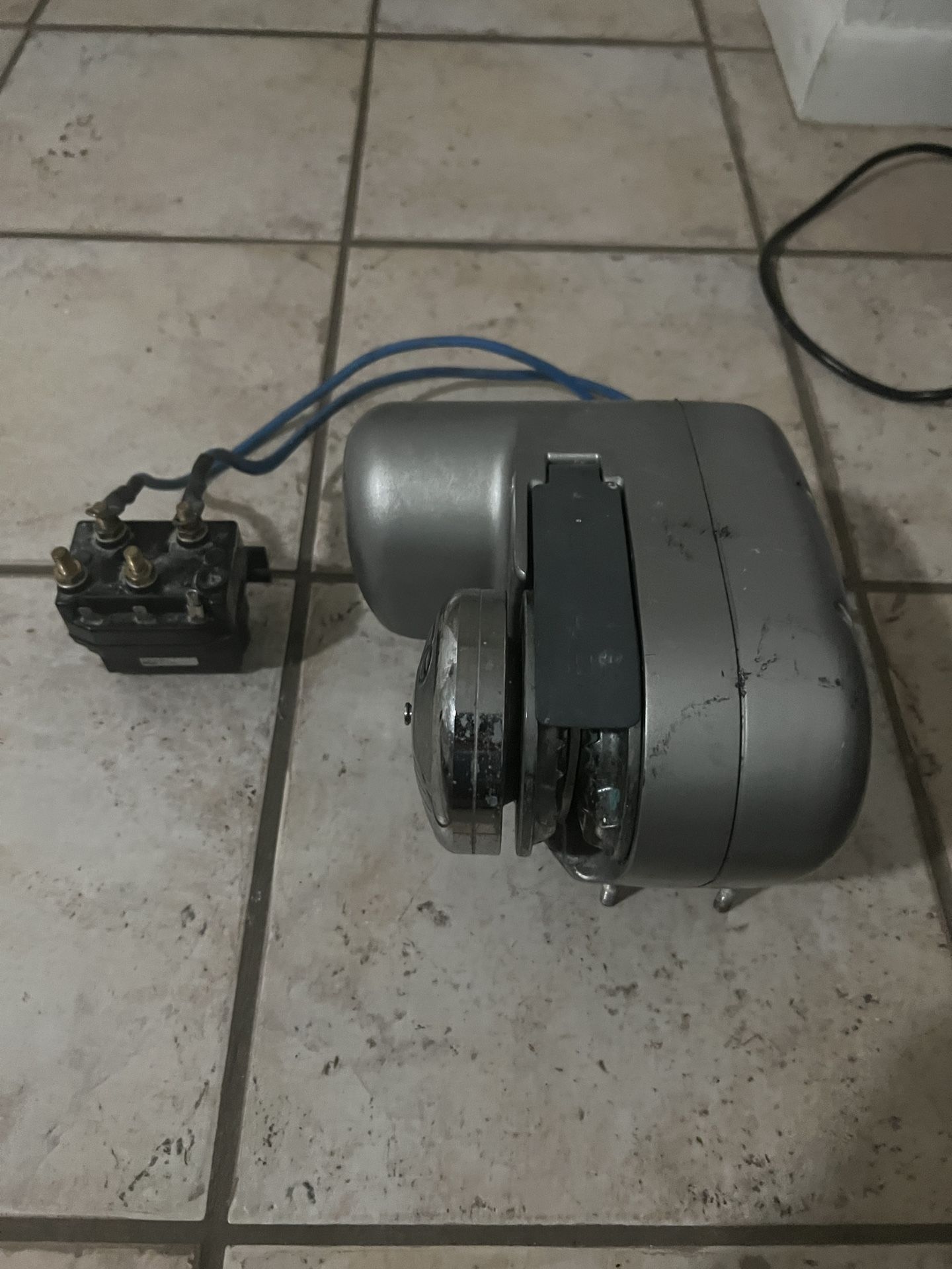 Genius Windlass Gp2 2000. 12V