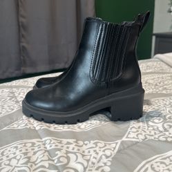 Black Boots 