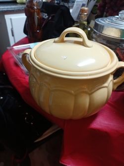 Large Yellow soup, gravy Bowl 