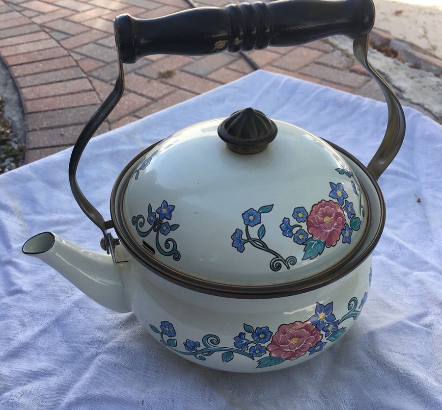 Beautiful Normandy Tea Pot nice shape
