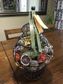 Decorative potpourri basket