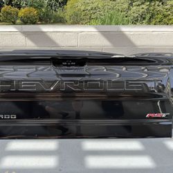 Chevy Silverado Tailgate 2024 Rst (damage)