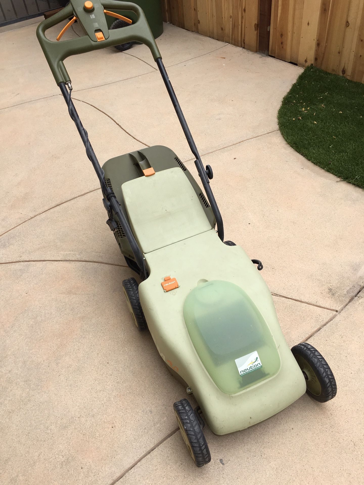 Neuton EM 4.1 electric lawn mower