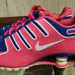 NIKE SHOX WOMEN 8.5