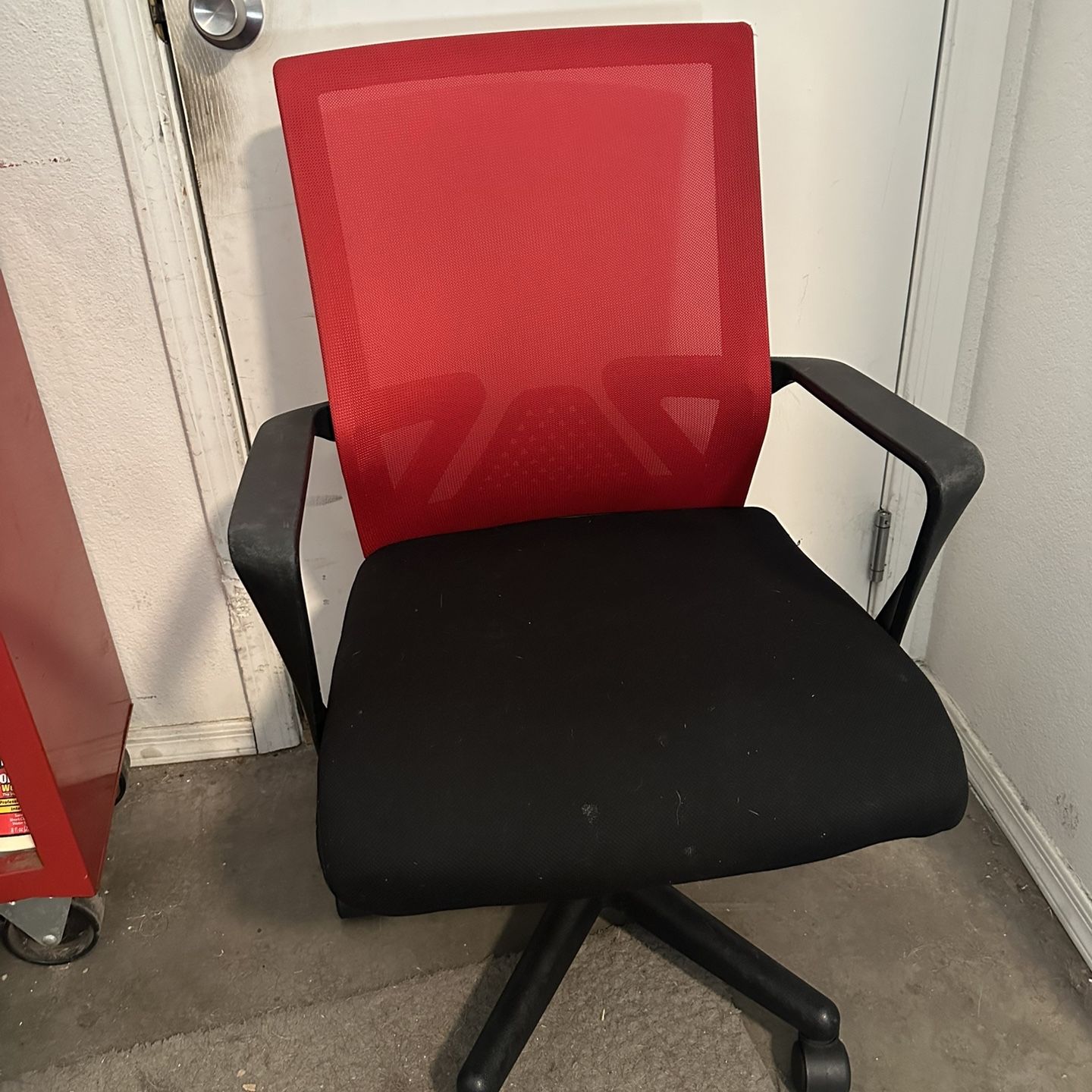 Red Block Computer Chair Red and black computer chair for Sale in Phoenix, AZ - OfferUp