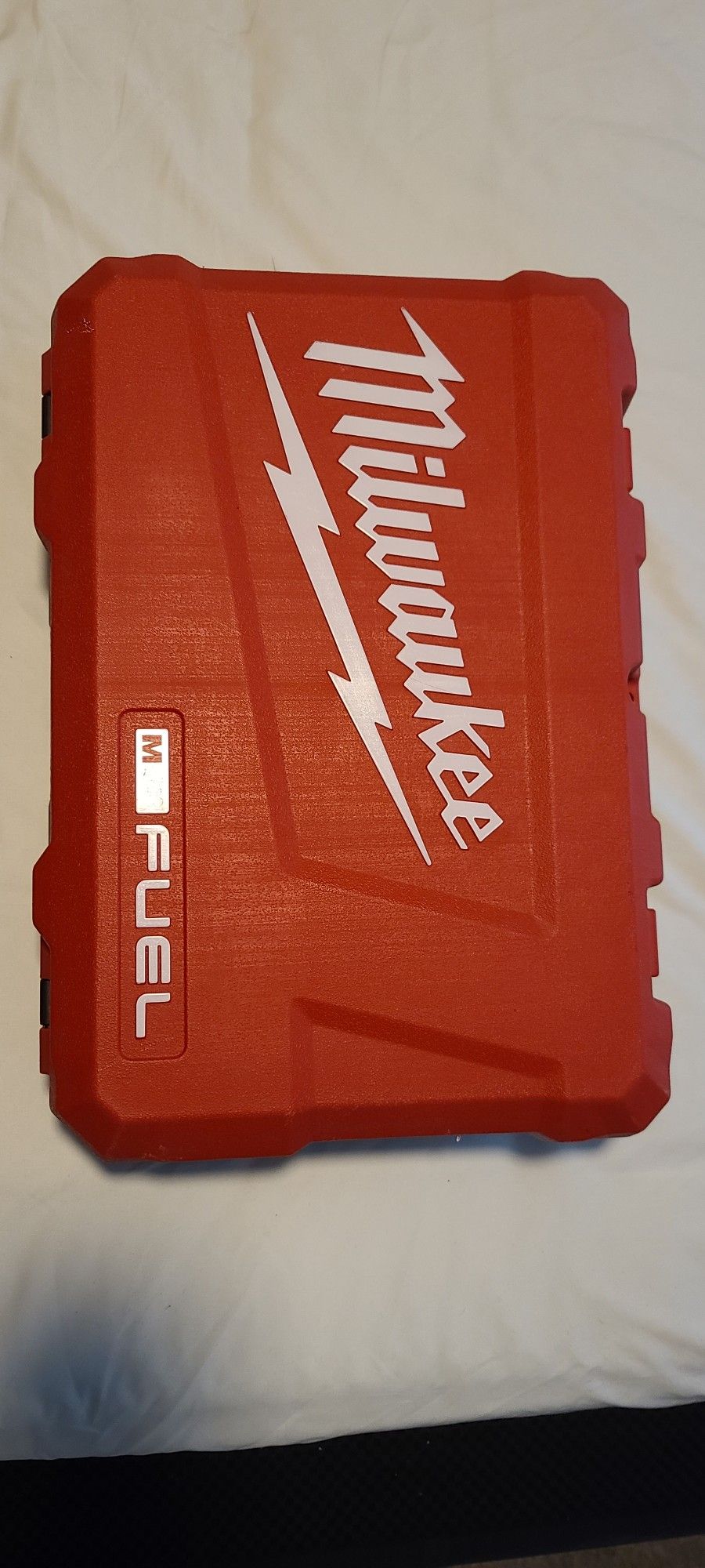 Milwaukee M 18 Fuel box