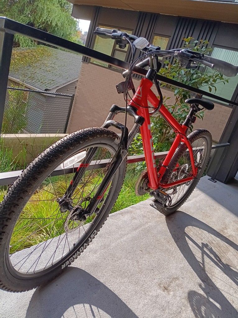 2023 Fuji Adventure Hardtail Mountain Bike