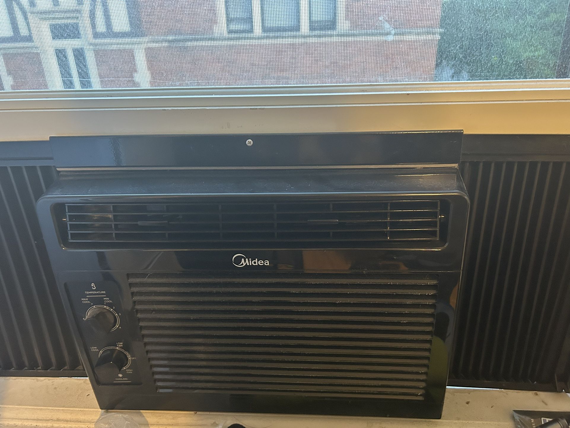URGENT SALE: Nearly New Midea Window Air Conditioner