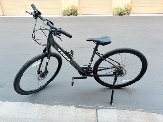 Trek Verve 2 Hybrid Bike Black
