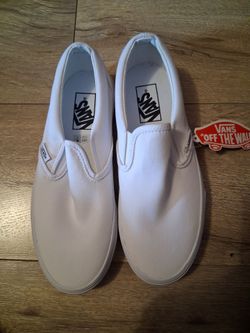 I have never worn https://offerup.com/redirect/?o=dGhlc2UuWW91 can still see that there's a tag on the shoe.