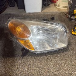 Toyota rav4 2003-2005 right headlight