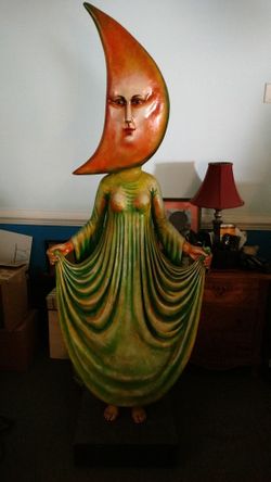 7 ft tall Moon Head lady