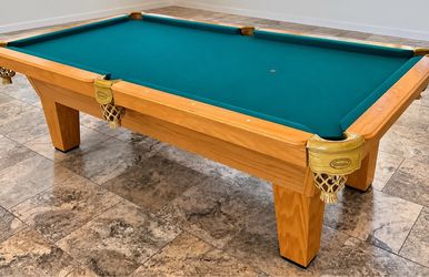 Pool table 8ft- Olhausen- LIKE NEW- Head lamp- Free Delivery