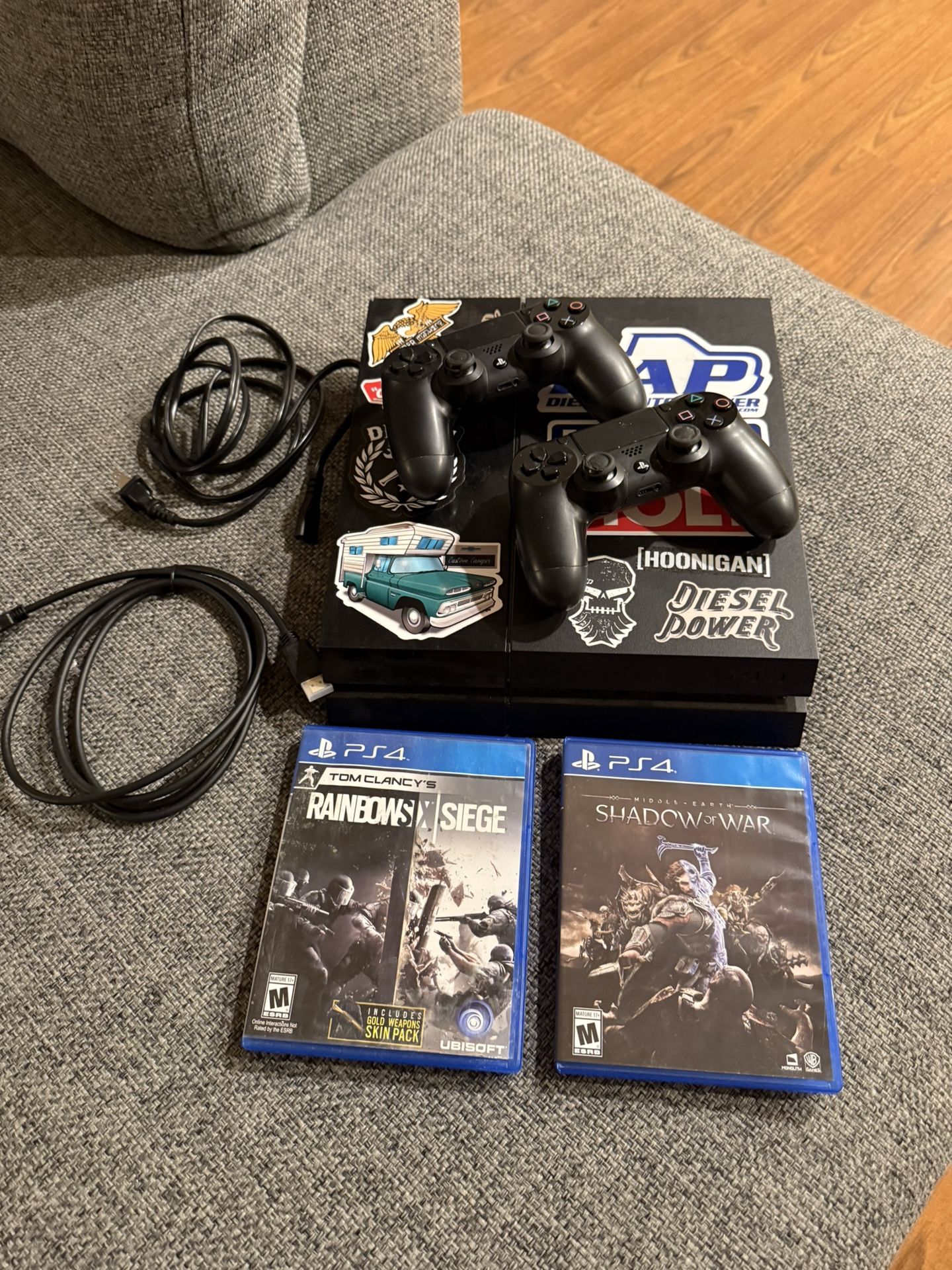 Ps4 Console 2 Games 2 Controllers