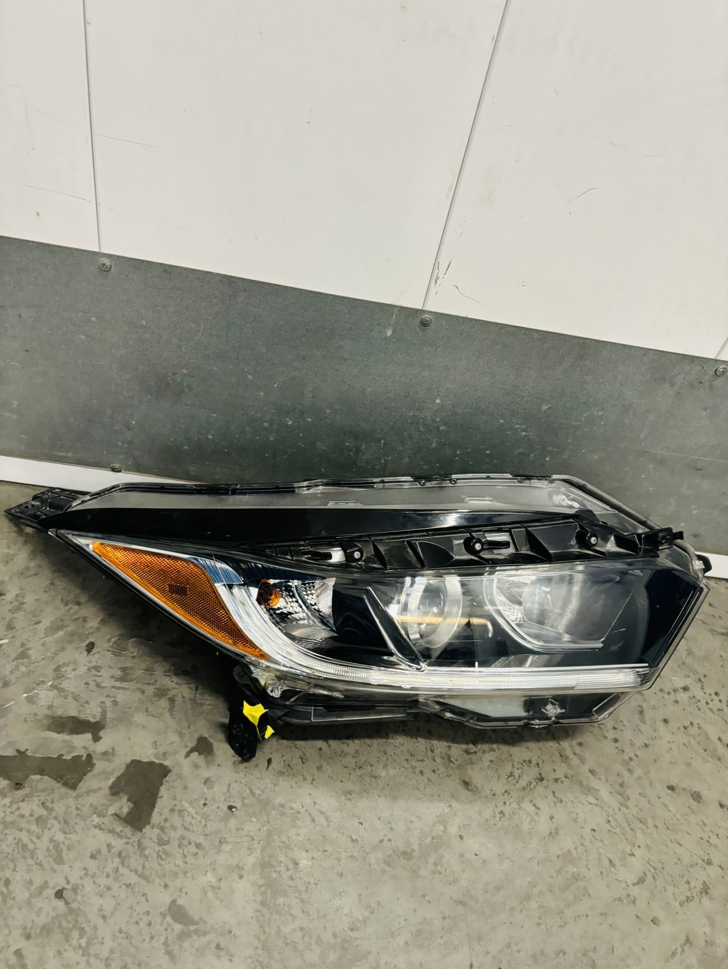 2019,2020,2021,2022 Honda HR-V,HRV Headlight/Luz Frontal Rh Passenger Oem Original