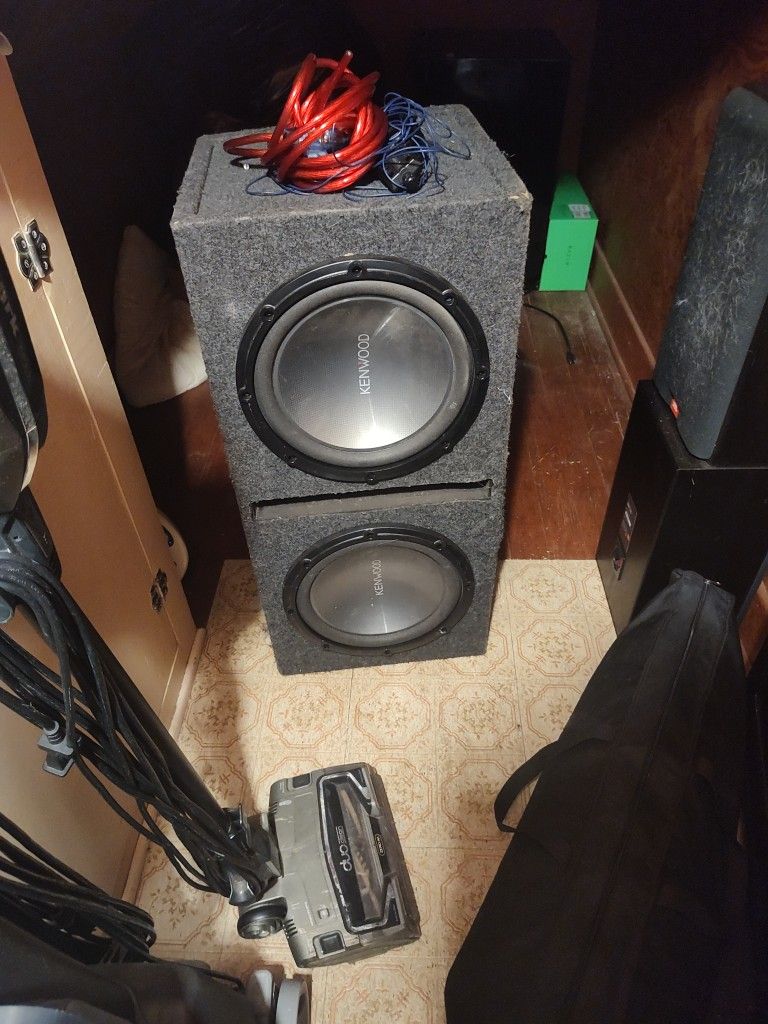 2400w Dual Kenwood 12-in Subwoofers