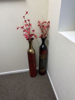 2 Floor Vases With Fake Flowers 