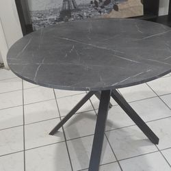 ROUND DINING TABLE 