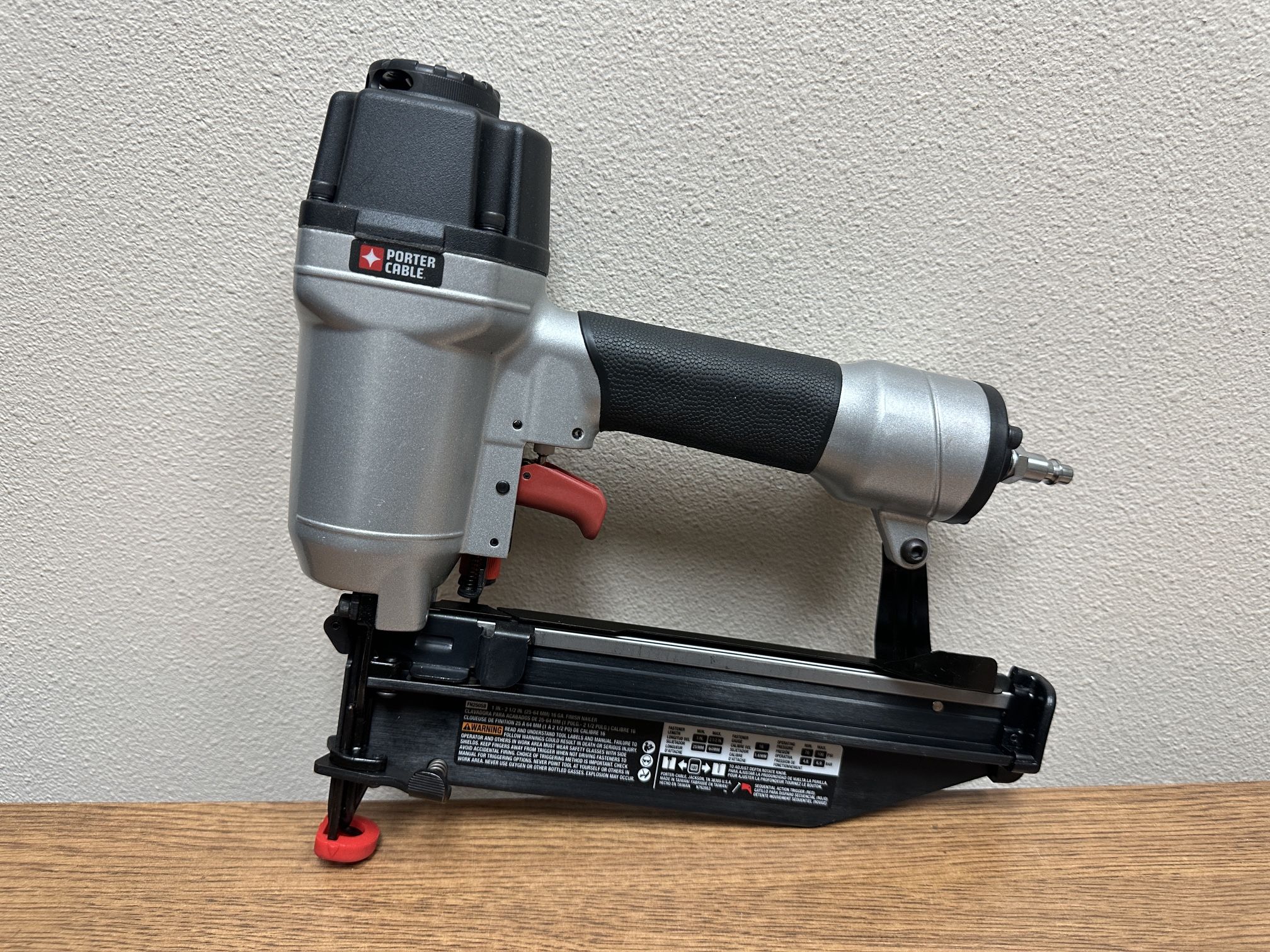 PORTER CABLE FN250SB 16-Gauge Finish Nailer