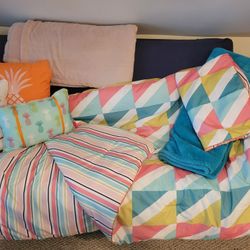 Twin Comforter With Sham And  Pillows