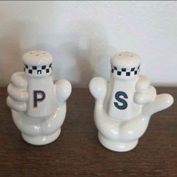 Vintage Pfaltzgraff Disney Mickey Mouse Hands Salt & Pepper Shakers