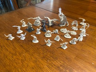 Assorted Dungeons and Dragons Minis Lot