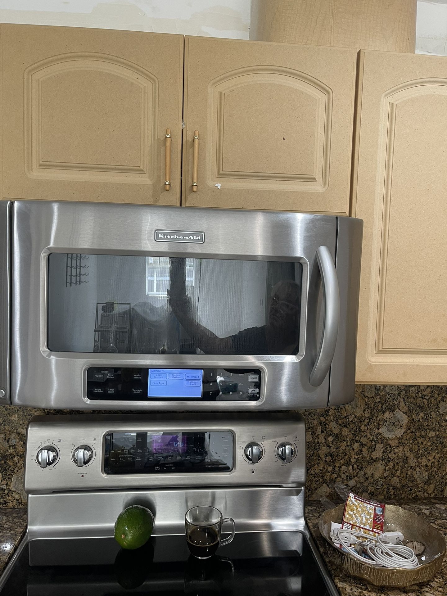 Kitchen Aid Microwave And Extractor