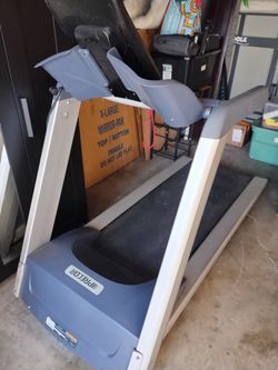 Precor Treadmill High End Gym Quality Treadmill. New Was 2200 Priced For Fast Sale $200