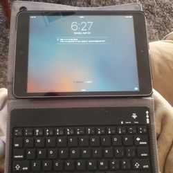  1st Gen, Apple I Pad W/ Keyboard