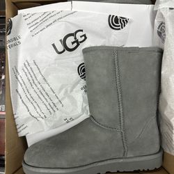 UGG Women’s Classic Short II Boots In Grey Size 7 And 9 Available Brand New In Box 