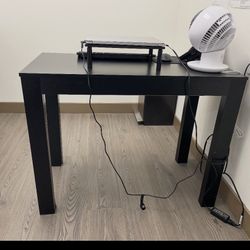 Black Desk