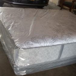 Brand New Queen Size Serta Dream Heaven Collection