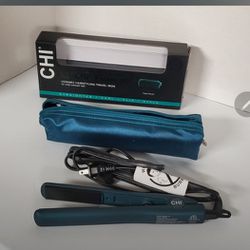 CHI EMerald Green Flat Iron.  Comes With It's Own Travel Bag
