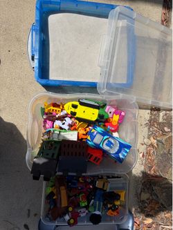 Sand tray and figurines