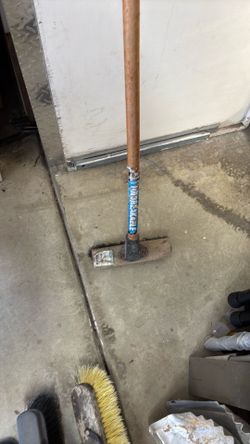 Unbreakable heavy-duty deck scrub brush