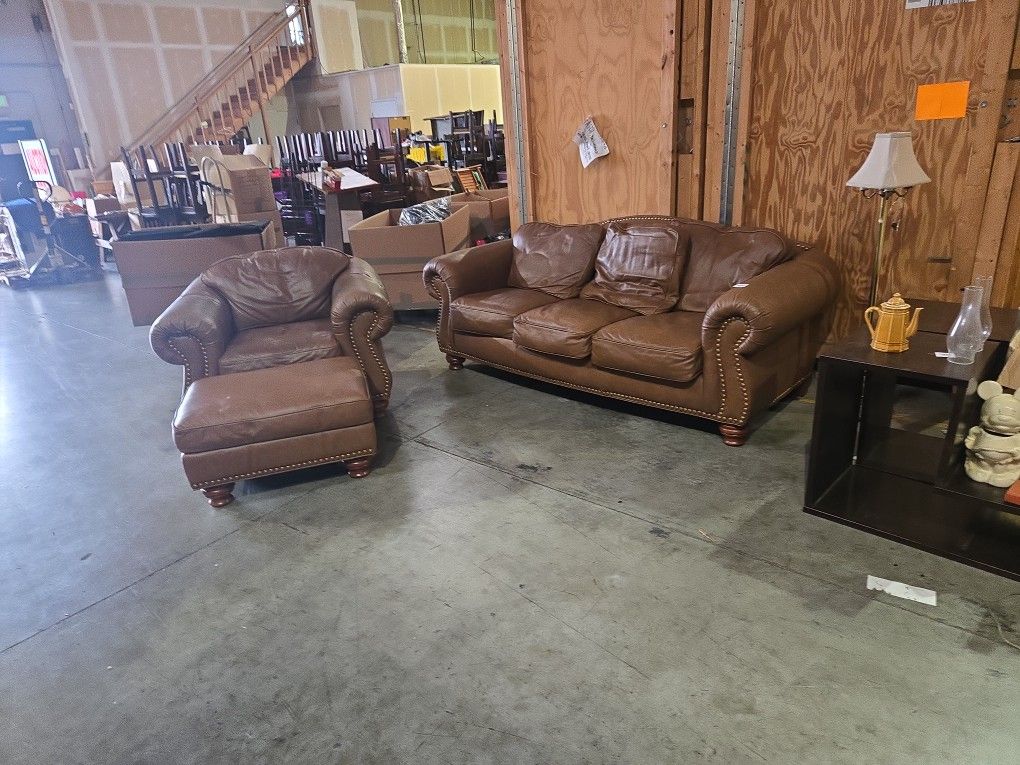Very Nice Thomasville Sofa, And Chair Set