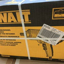 DEWALT 7.5 Amp 1/2 in. Impact Wrench Kit