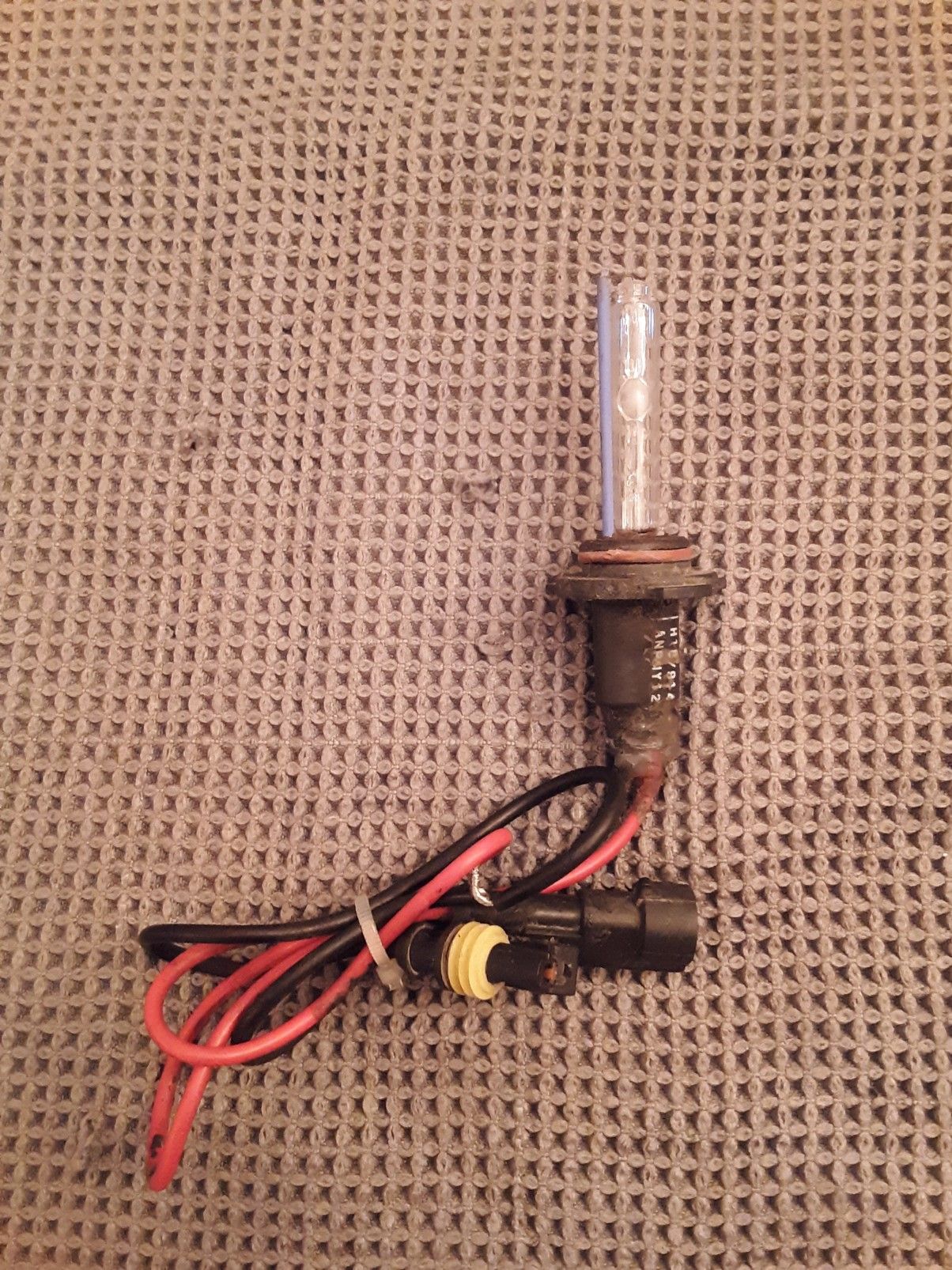 One 9006- 8000k HID bulb blue