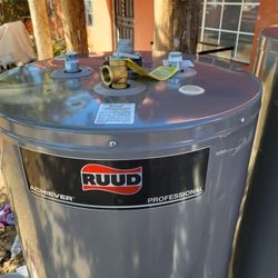 Gas Water Heater 50 Gal In Good Condition And Warranty Works Great 19th Ave And Baseline 