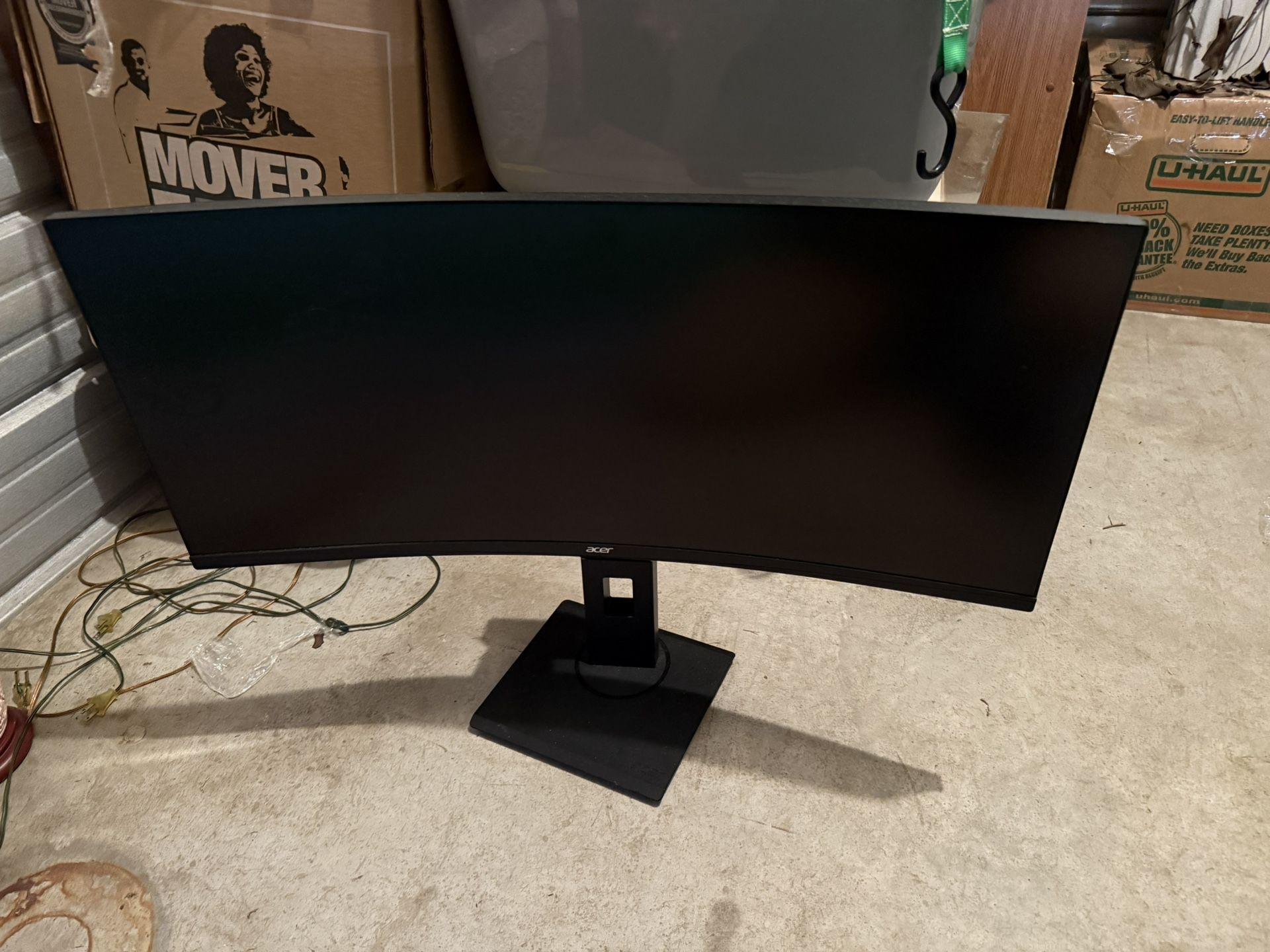 curved 34” monitor
