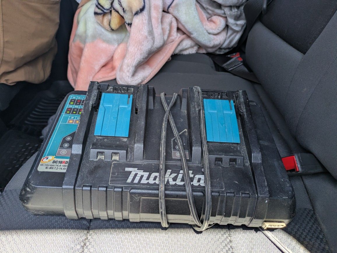 Makita Double Charger 