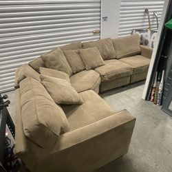 Very Nice, Large Micofiber Sectional Couch