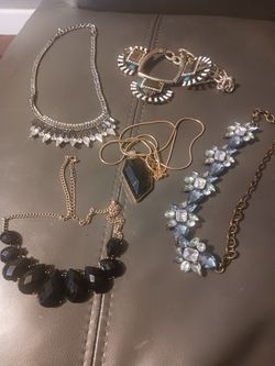 VINTAGE FASHION JEWELRY