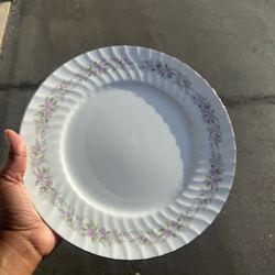 Bridgerton Themed China Dinner Plate Set