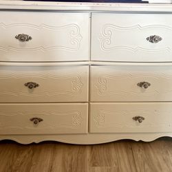 Farmhouse Shabby Chic  6 Drawer Dresser 